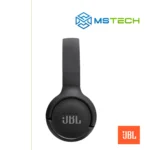 Na slici su prikazane slušalice JBL TUNE 520BT Black. Na slici se pored toga nalazi logo naše firme "MSTech" i logo proizvođača "JBL!".