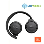 Na slici su prikazane slušalice JBL TUNE 520BT Black. Na slici se pored toga nalazi logo naše firme "MSTech" i logo proizvođača "JBL!".