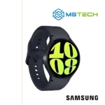 Prikaz lijeve strane SAMSUNG GALAXY WATCH 6 (R940) 44MM Graphite pametnog sata. Pored toga na slici je prikazan logo naše firme "MSTech" i logo proizvođača "SAMSUNG".