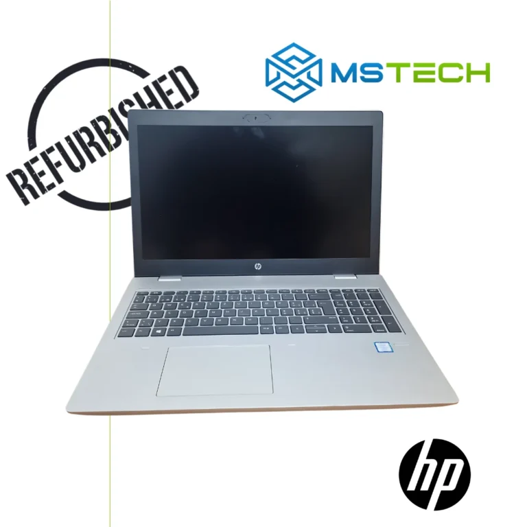 Prikaz prednje strane Refurbished laptop HP-a, sive boje. Pored toga, na slici se nalazi logo naše firme "MS Tech", logo proizvođača "HP" i oznaka "REFURBISHED".