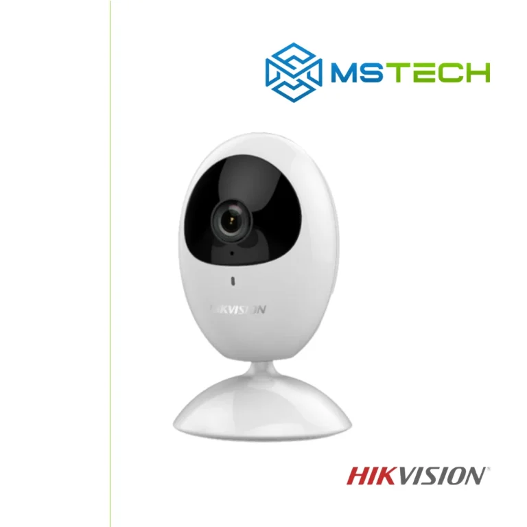 Na slici su prikazani HIKVISION DS-2CV2U21FD-IW FUS IP CAMERA, logo naše firme "MSTech" i logo proizvođača "HIKVISION".