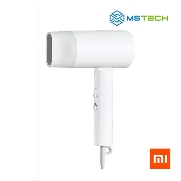 Na slici su prikazani XIAOMI FEN ZA KOSU H101 WHITE, 1600W, logo naše firme "MSTech" i logo proizvođača "XIAOMI".