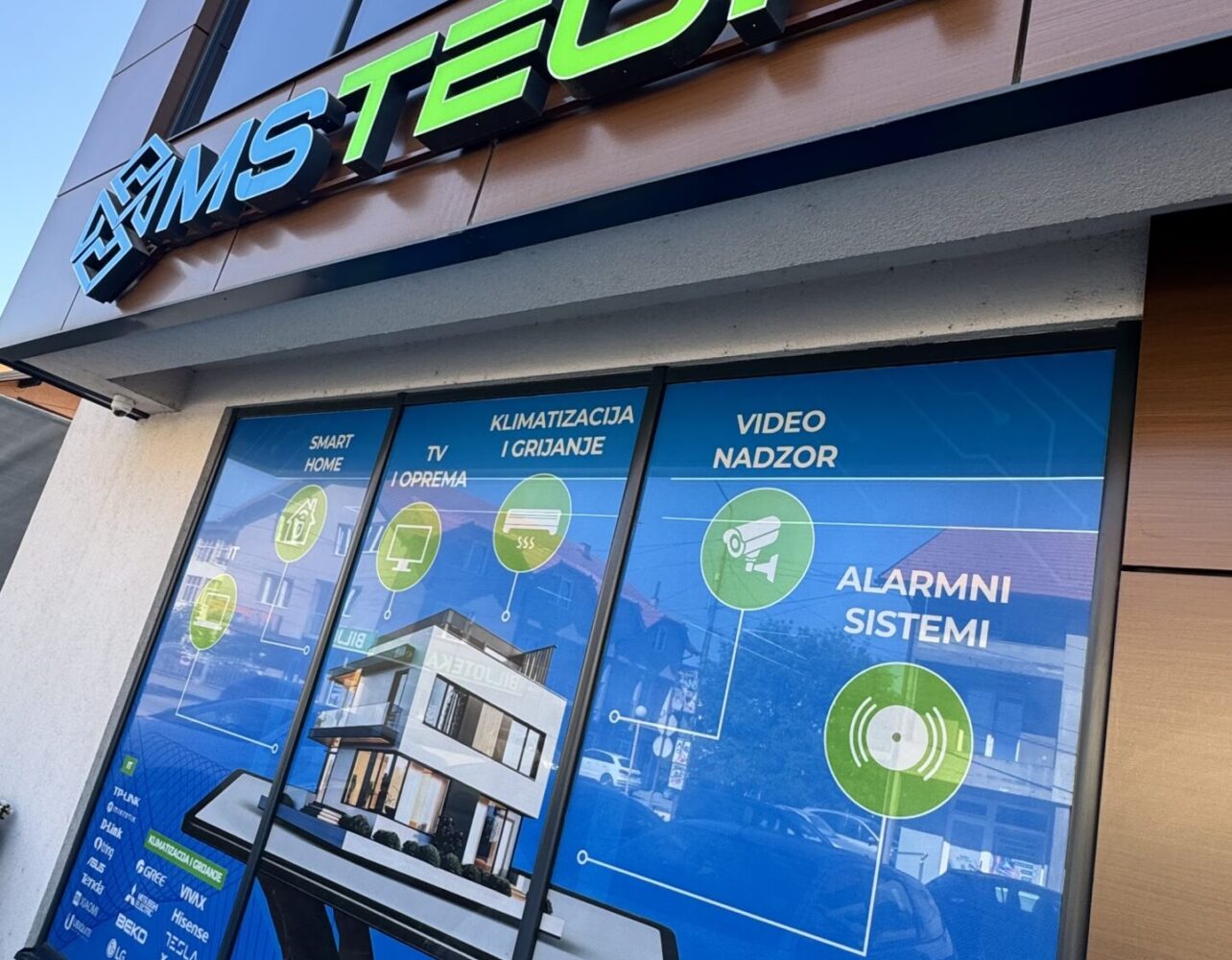 Storefront 3 scaled O nama